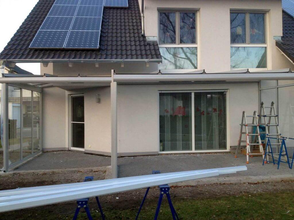 Einglasen der Dachkonstruktion