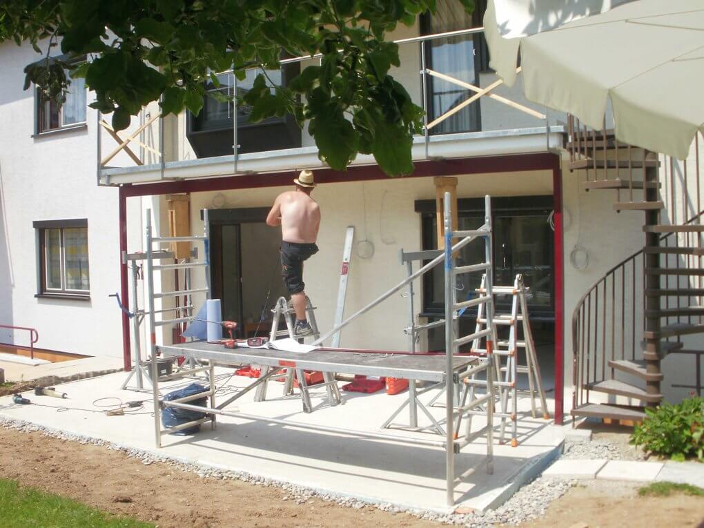 Montage der Terrassenüberdachung