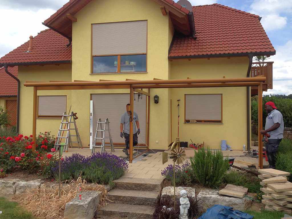 Montage der Terrassendach Konstruktion