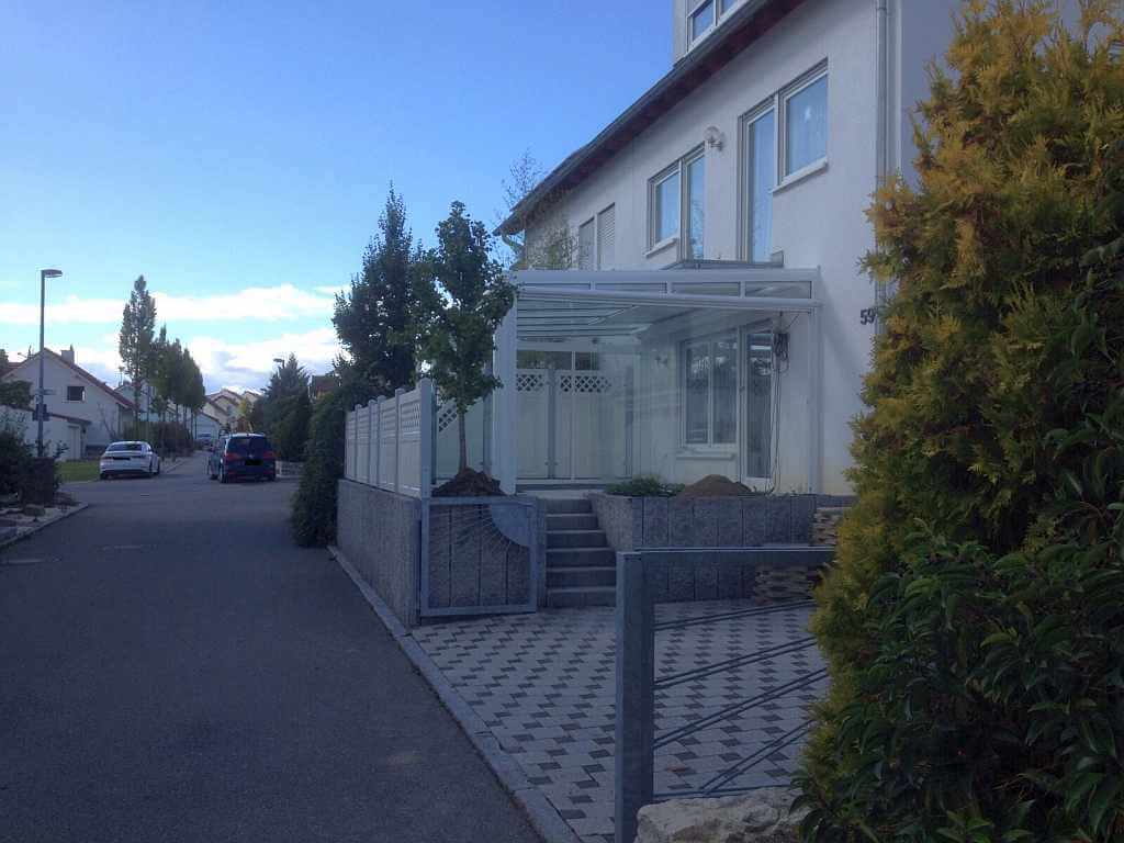 Bei der Abnahme der Aluminium Konstruktion