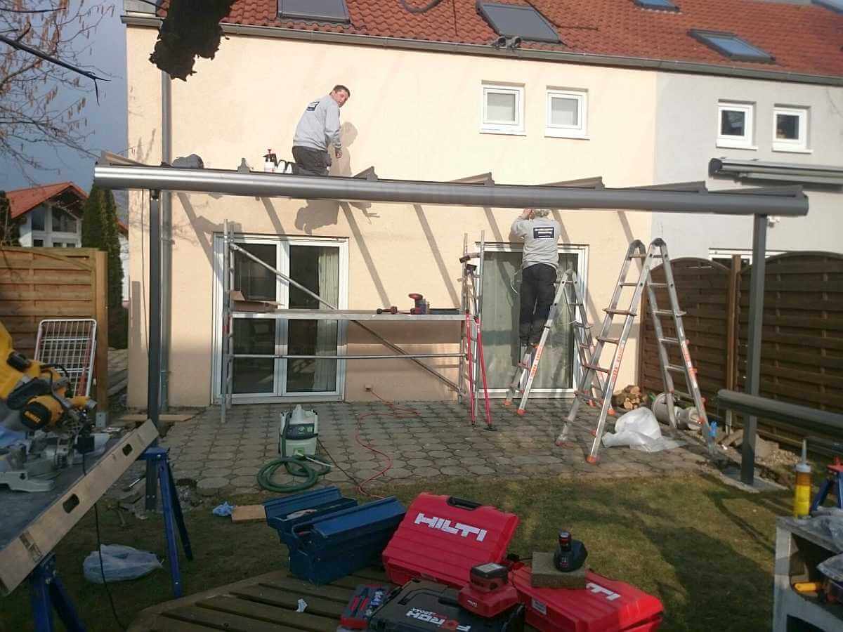 Endmontage am Terrassendach