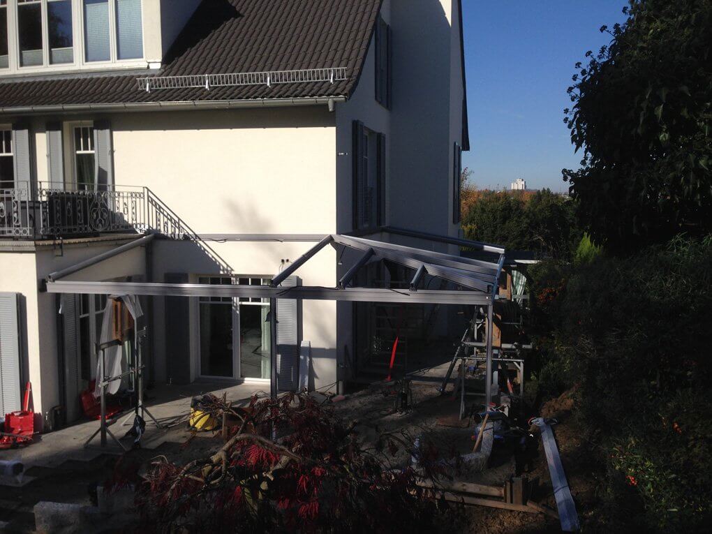 Montage der Aluminium Konstruktion in Stuttgart