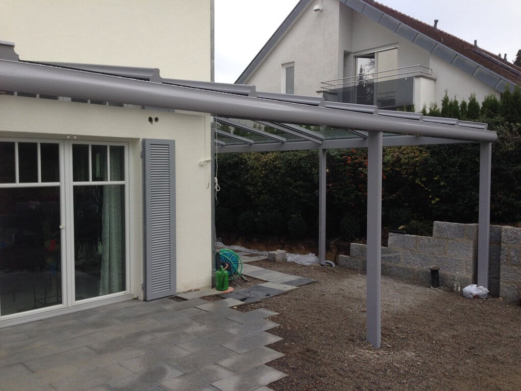 Bei der Abnahme der Terrassenüberdachung Stuttgart