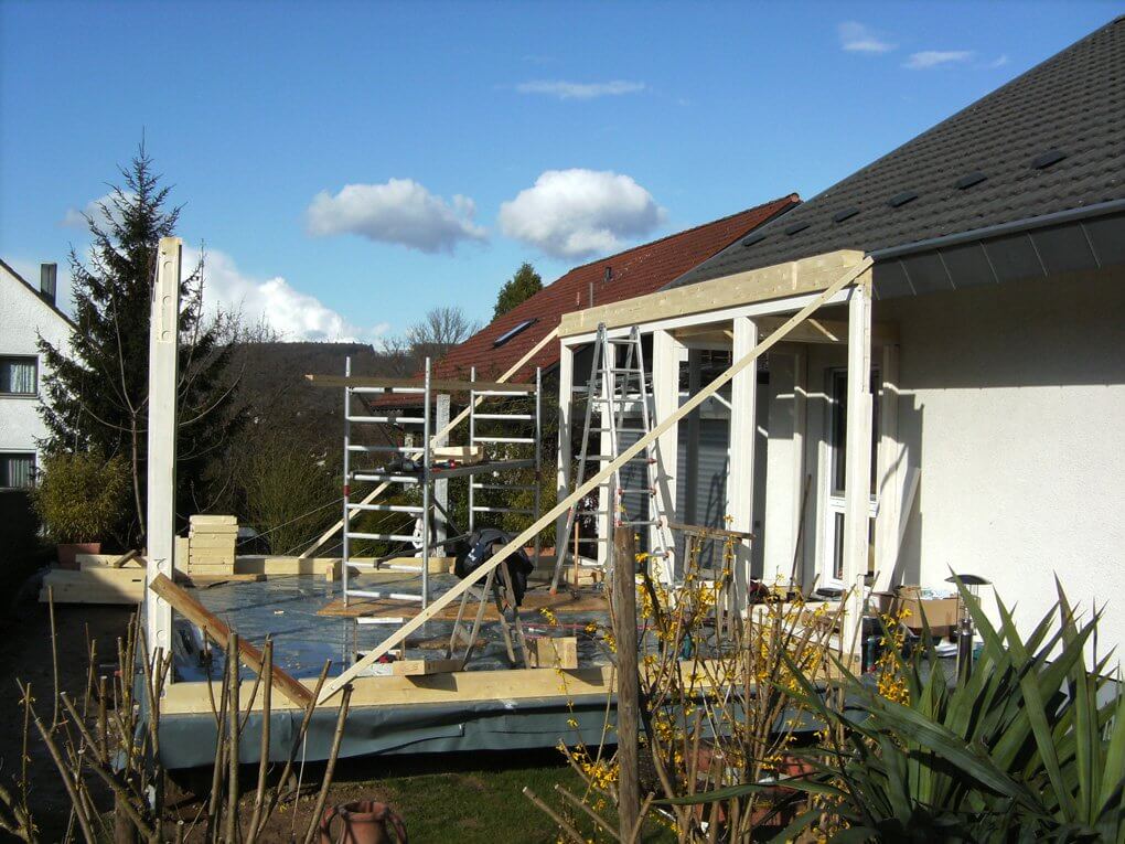 Montage der Holz-Konstruktion