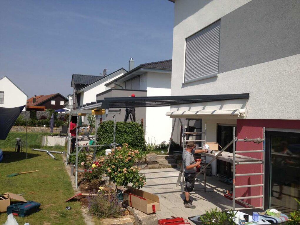 Montage der Terrassenüberdachung