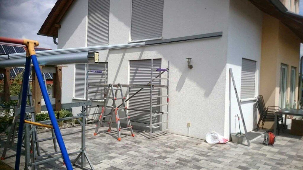 Montagebeginn mit der Überdachung