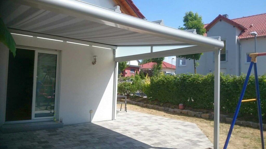 Glasbaumarkise am Terrassendach
