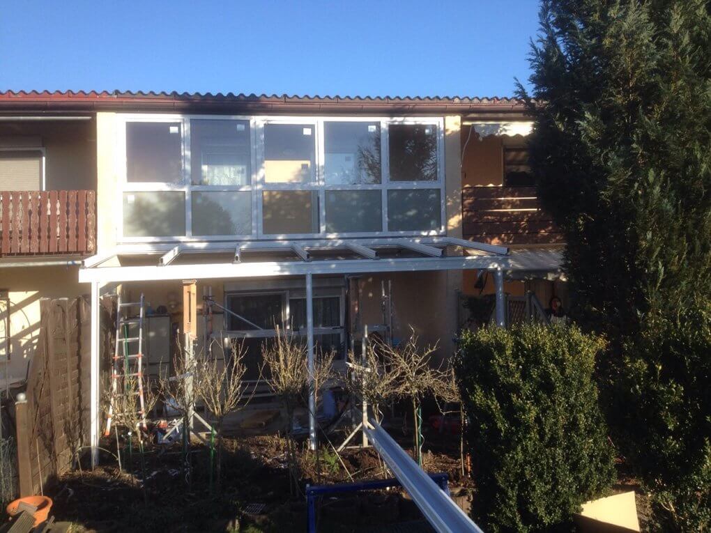 Montage der Balkonverglasung und der Aluminium Konstruktion 72760 - 72762 - 72764 - 72766 - 72768 - 72770 Reutlingen