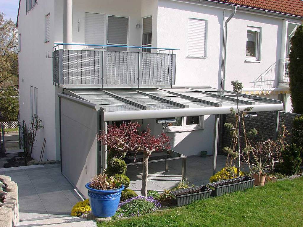 Montage der Senkrechtbeschattung