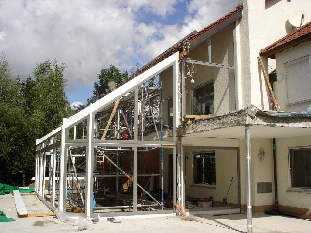 Montage der Holz-Aluminium Konstruktion