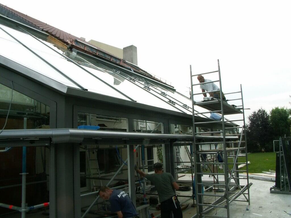 Beim einglasen der Dachkonstruktion