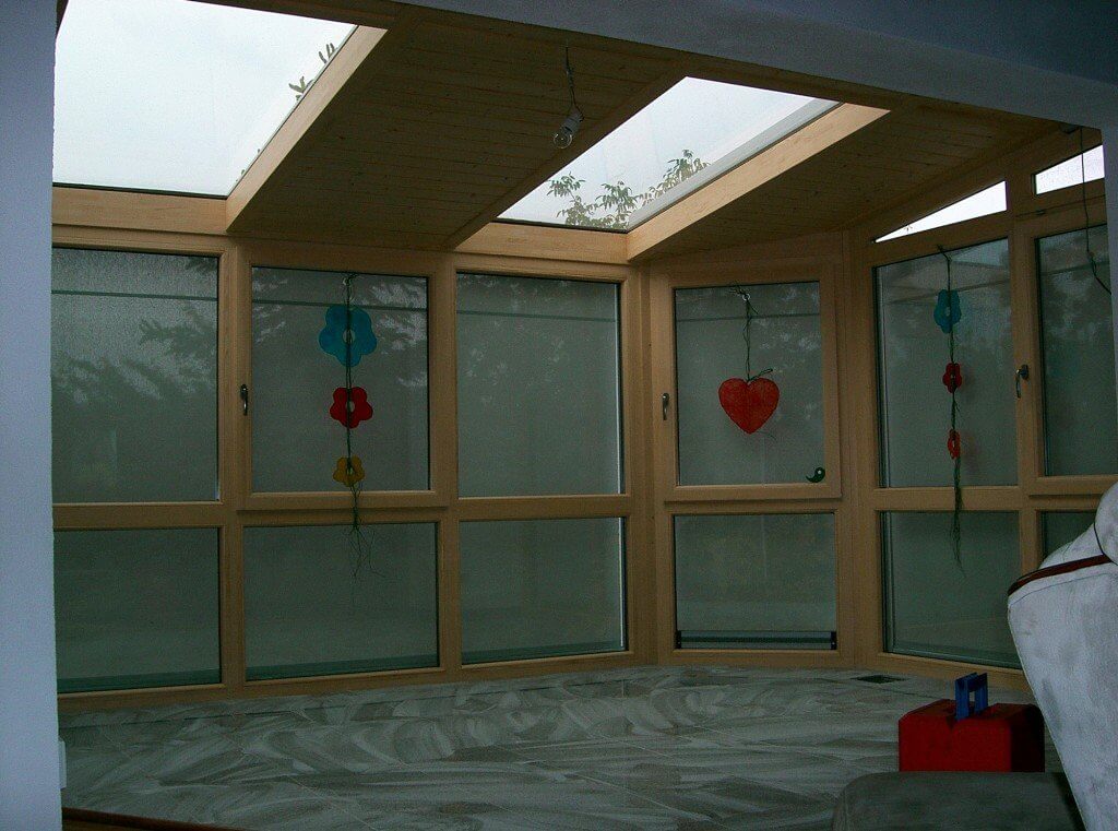 Innenansicht beim Fliesenlegen