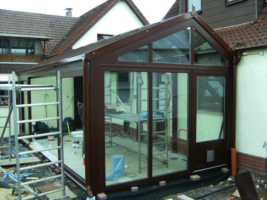 Wintergarten Konstruktion wird gestellt