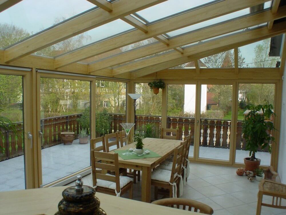 Innenansicht vom Holz-Aluminium Wintergarten