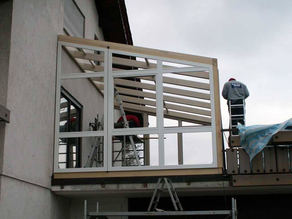 Montage der Holz-Aluminium Konstruktion