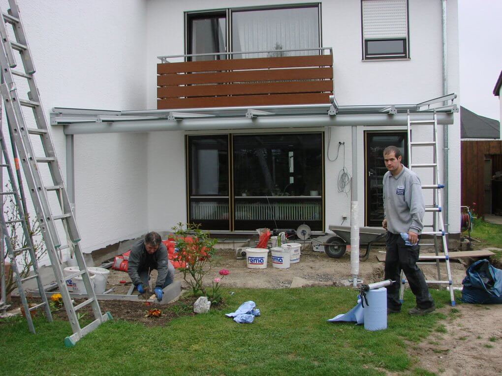 Stephan Gnann bei der Montage