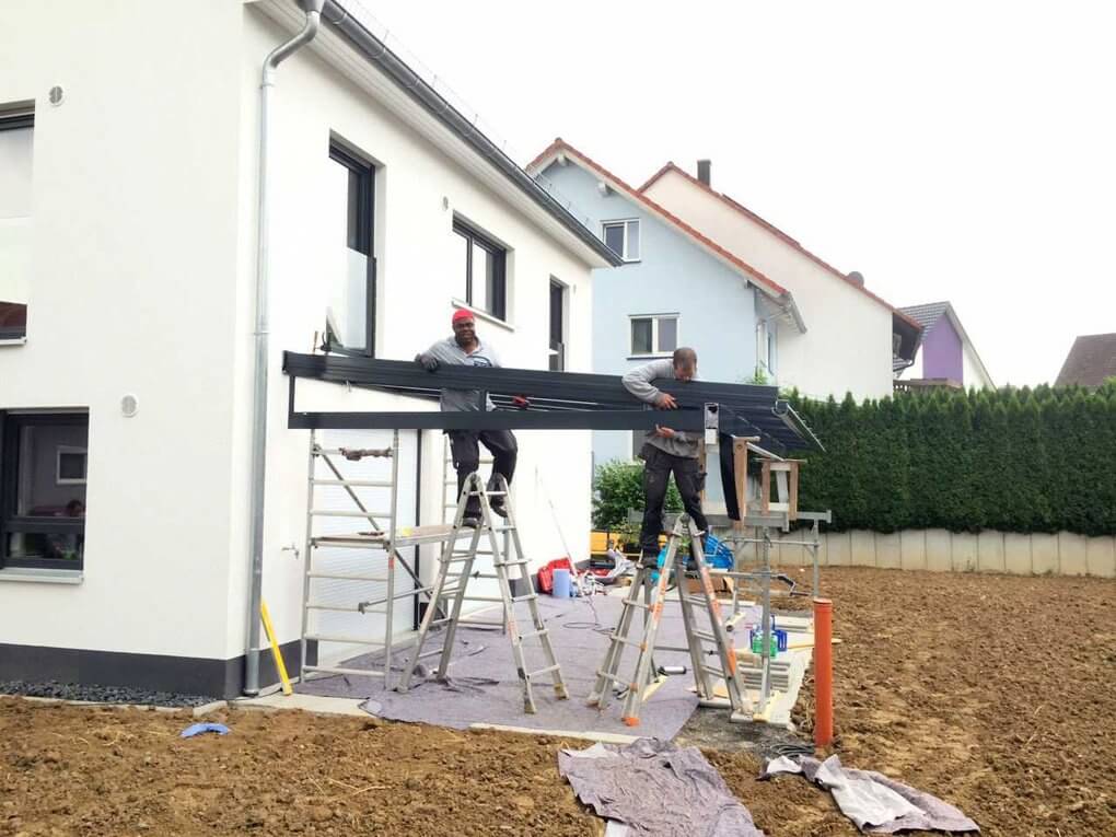 Montage der Terrassenüberdachung