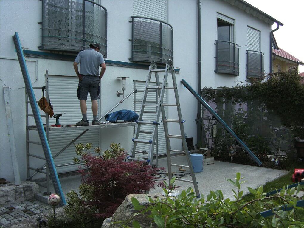Montagebeginn mit der Überdachung