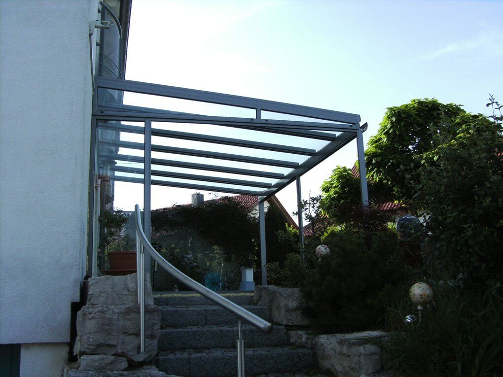 Montage der Terrassenüberdachung