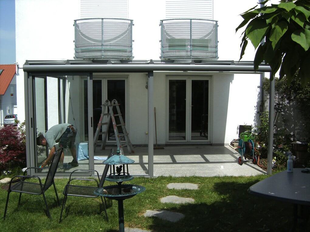 Montagebeginn der Seitenelemente