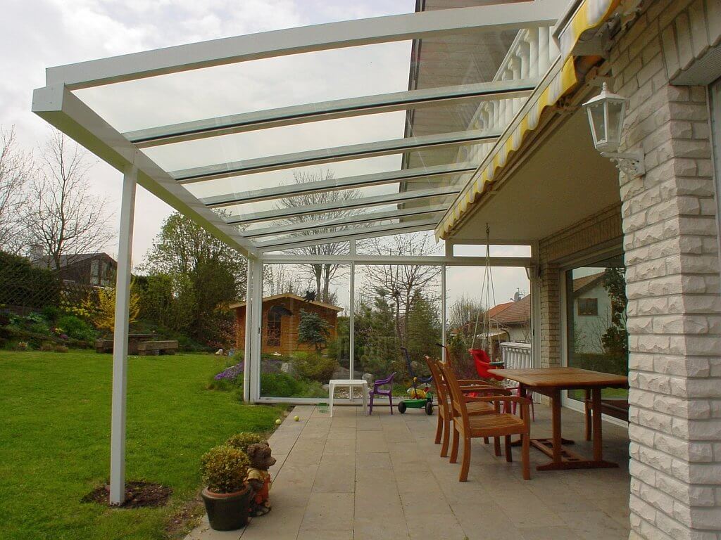 Terrassenüberdachung in Großbottwar mit Seitenverglasung