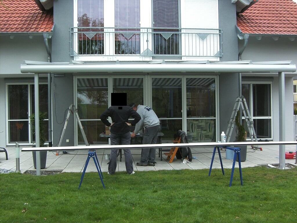 Montage der Senkrechtmarkise