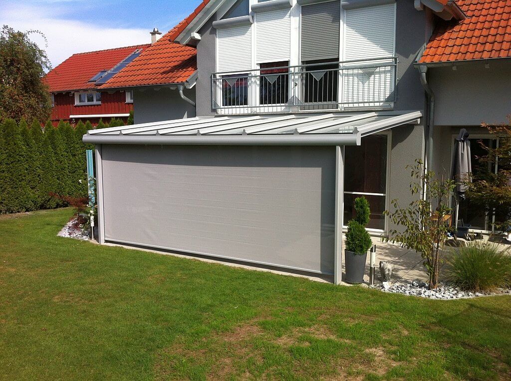 Terrassenüberdachung in Hessigheim mit Senkrechtmarkise