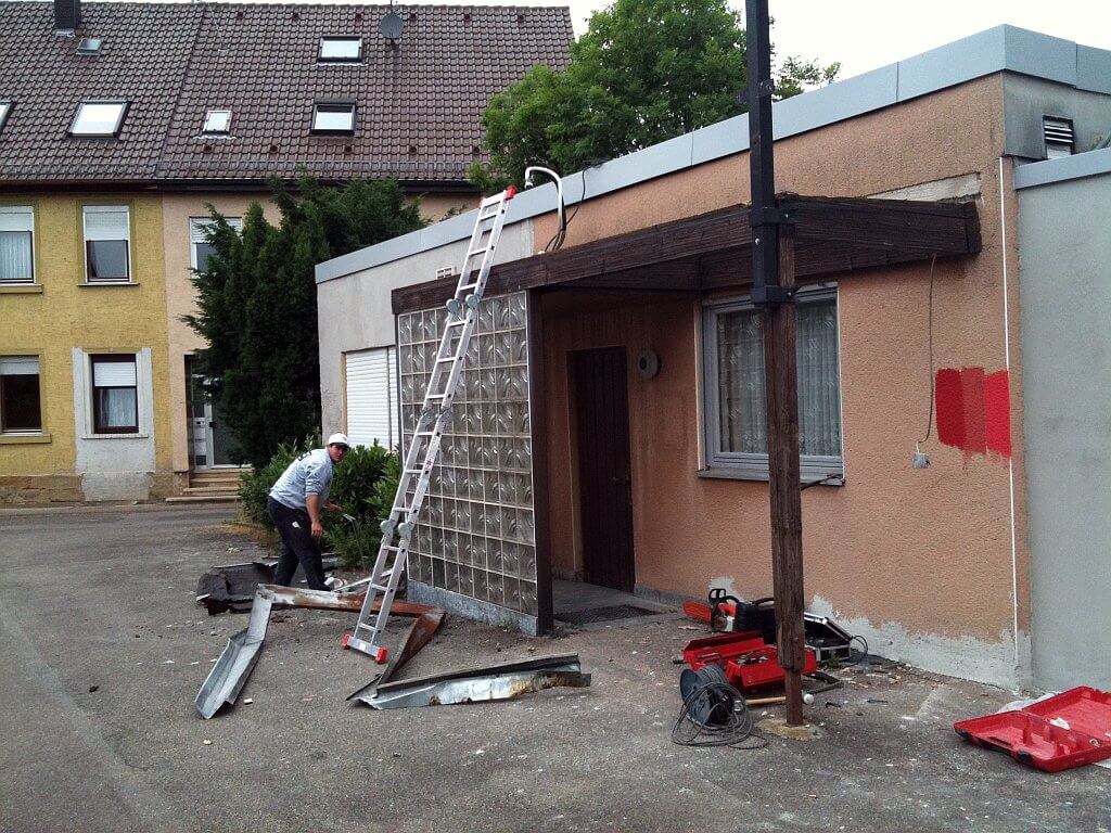 Beim Abbau der alten Überdachung
