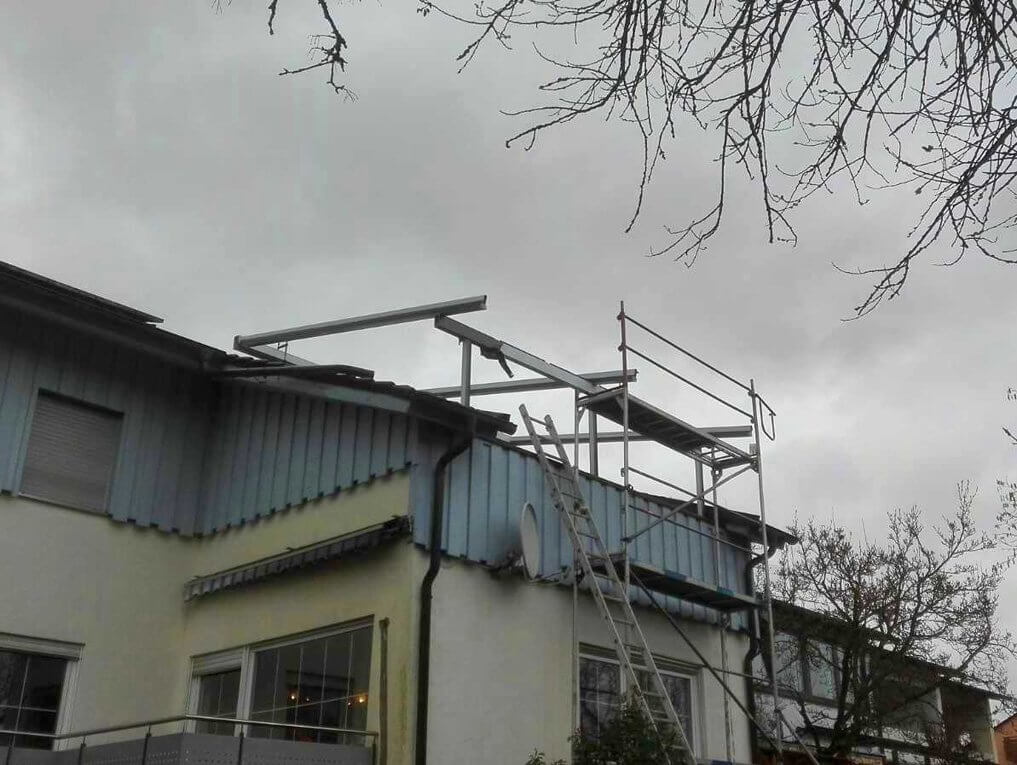 Montage der Terrassenüberdachung