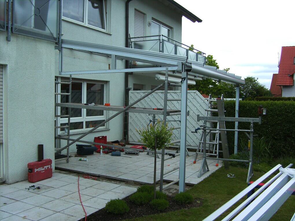 Montage der Terrassenüberdachung