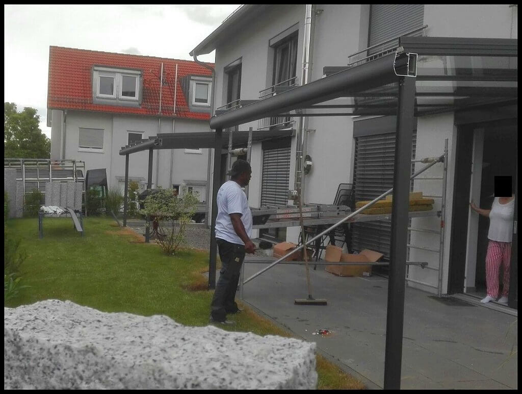 Terrassendach beim  einglasen