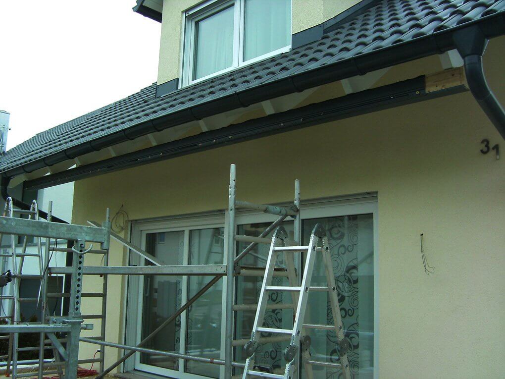 Montage der Firstschiene