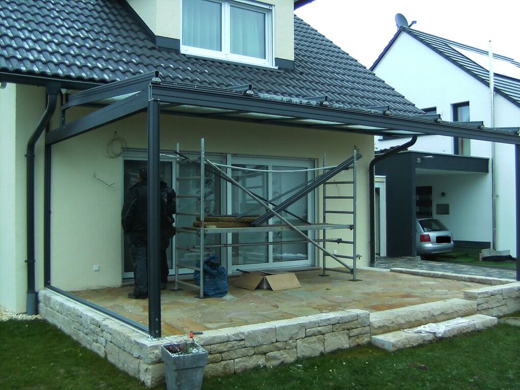 Montage der Terrassenüberdachung