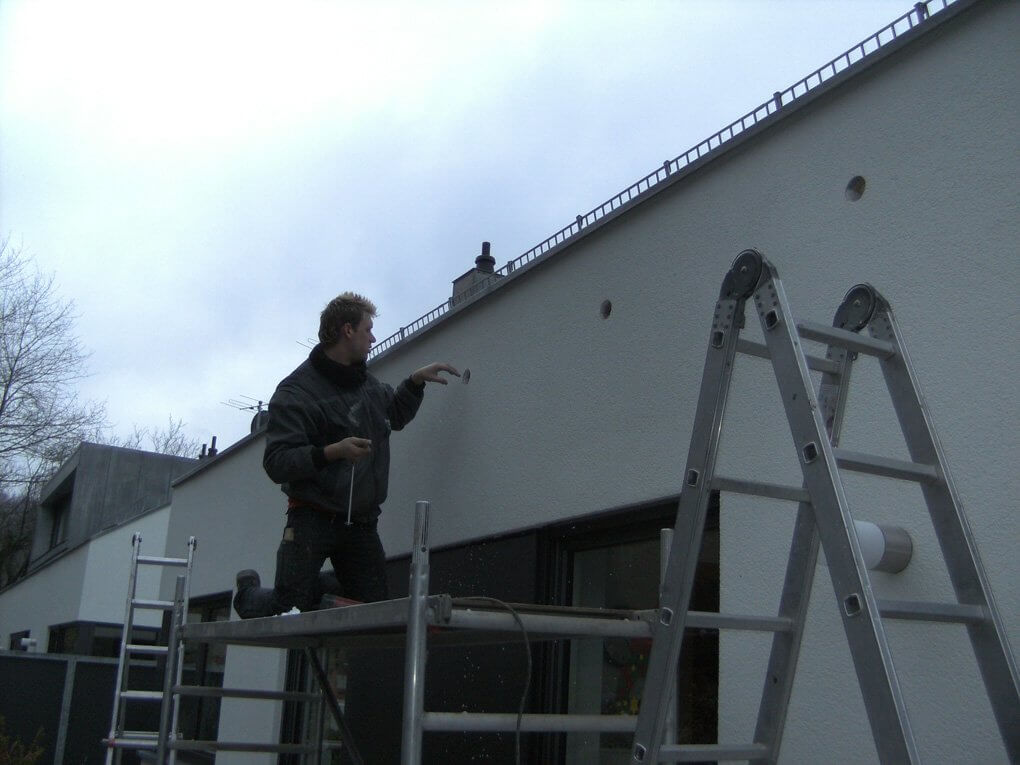 Klebeanker werden vorbereitet