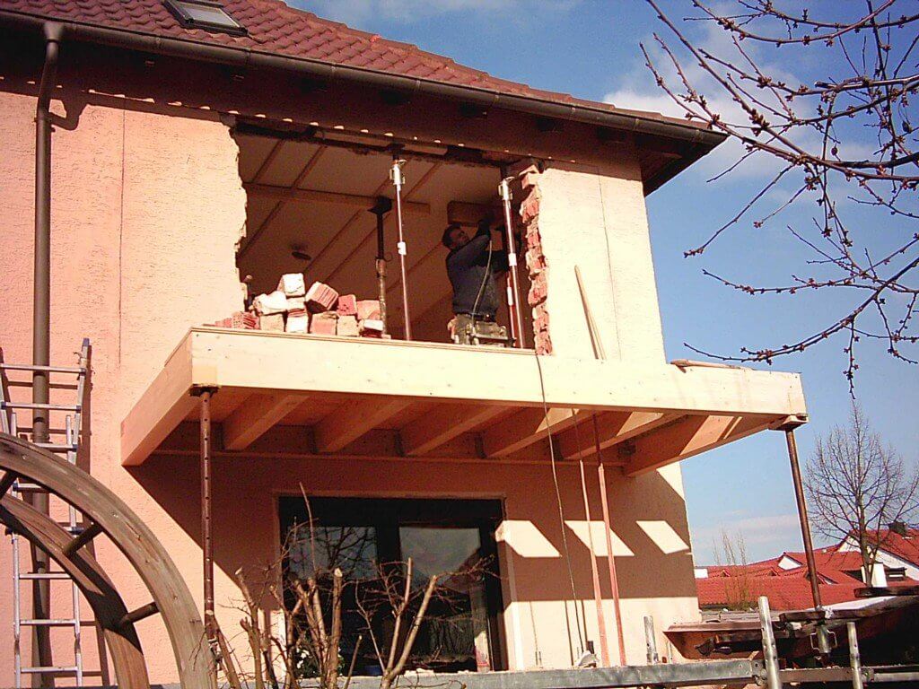 Wanddurchbruch und Stahlträger einsetzen