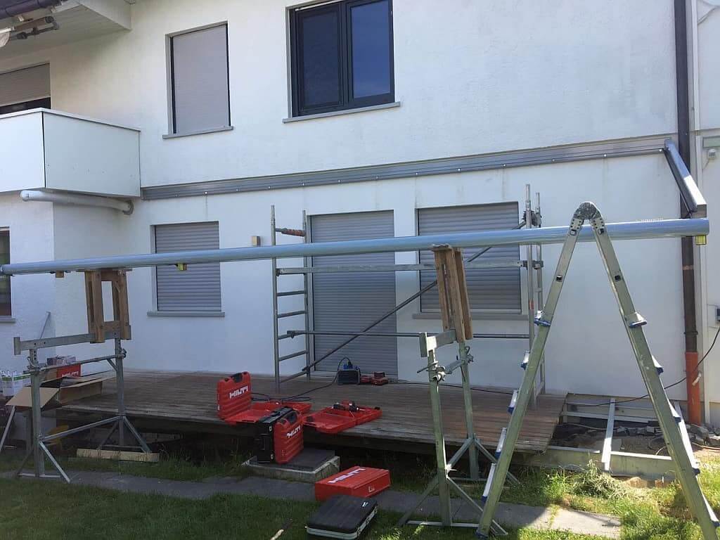 Montage der Firstschiene