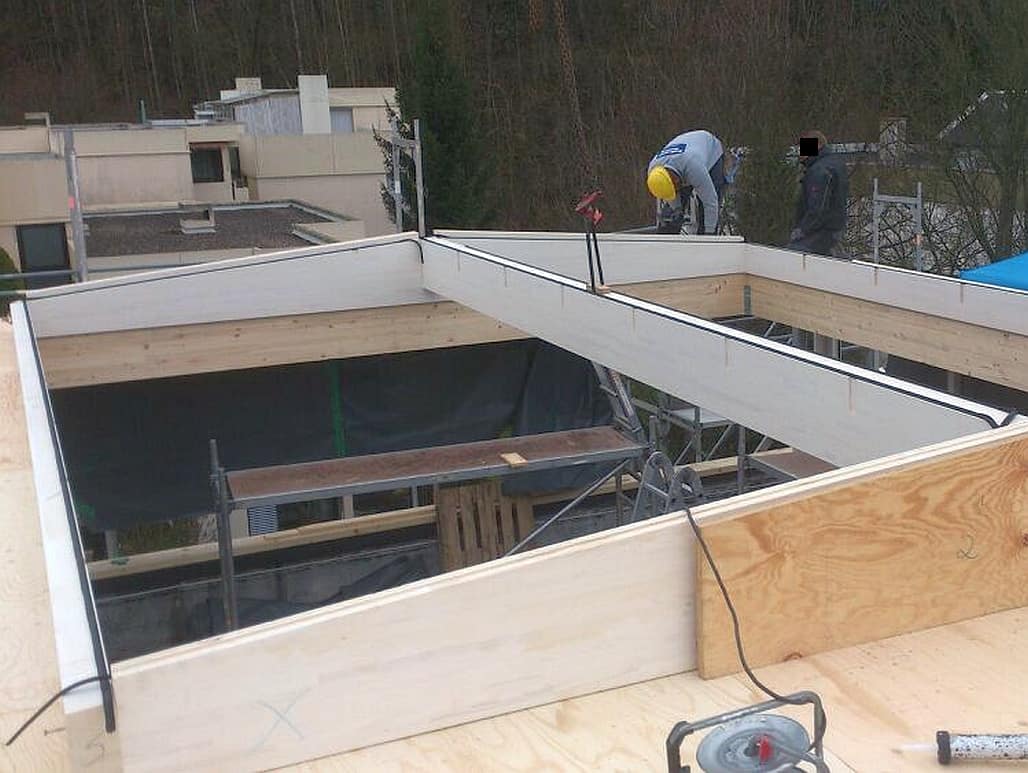 Montagebeginn der Glasdachkonstruktion