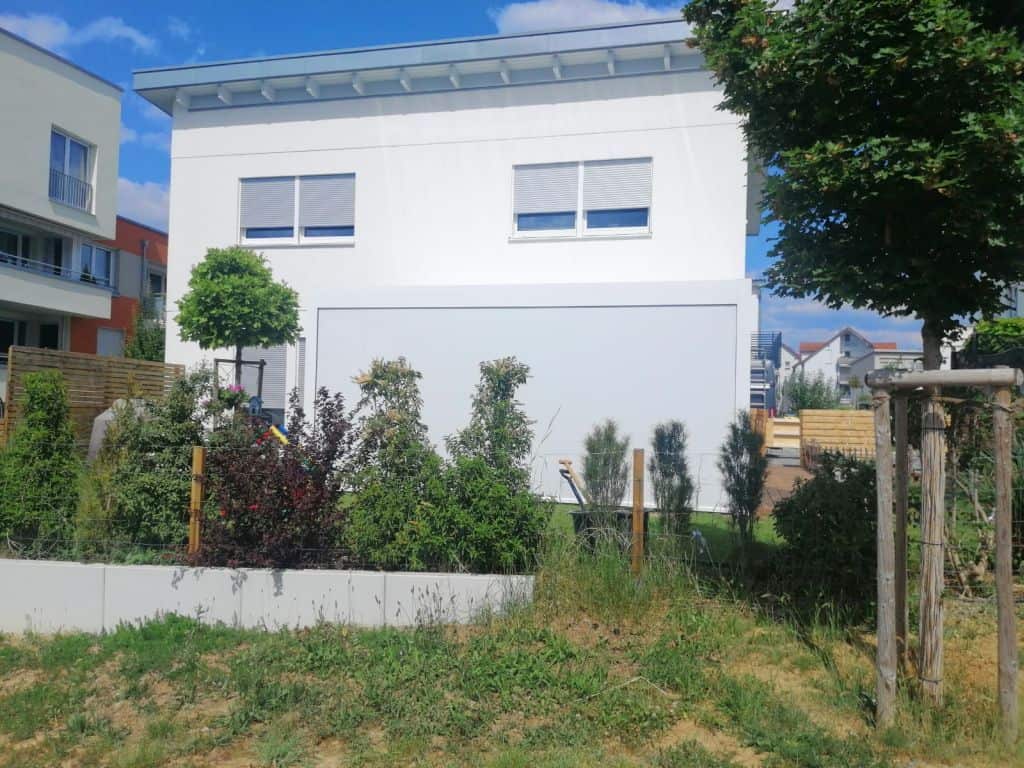 Senkrechtmarkise am Lamellendach