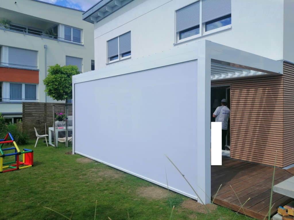 Senkrechtbeschattung am Lamellendach