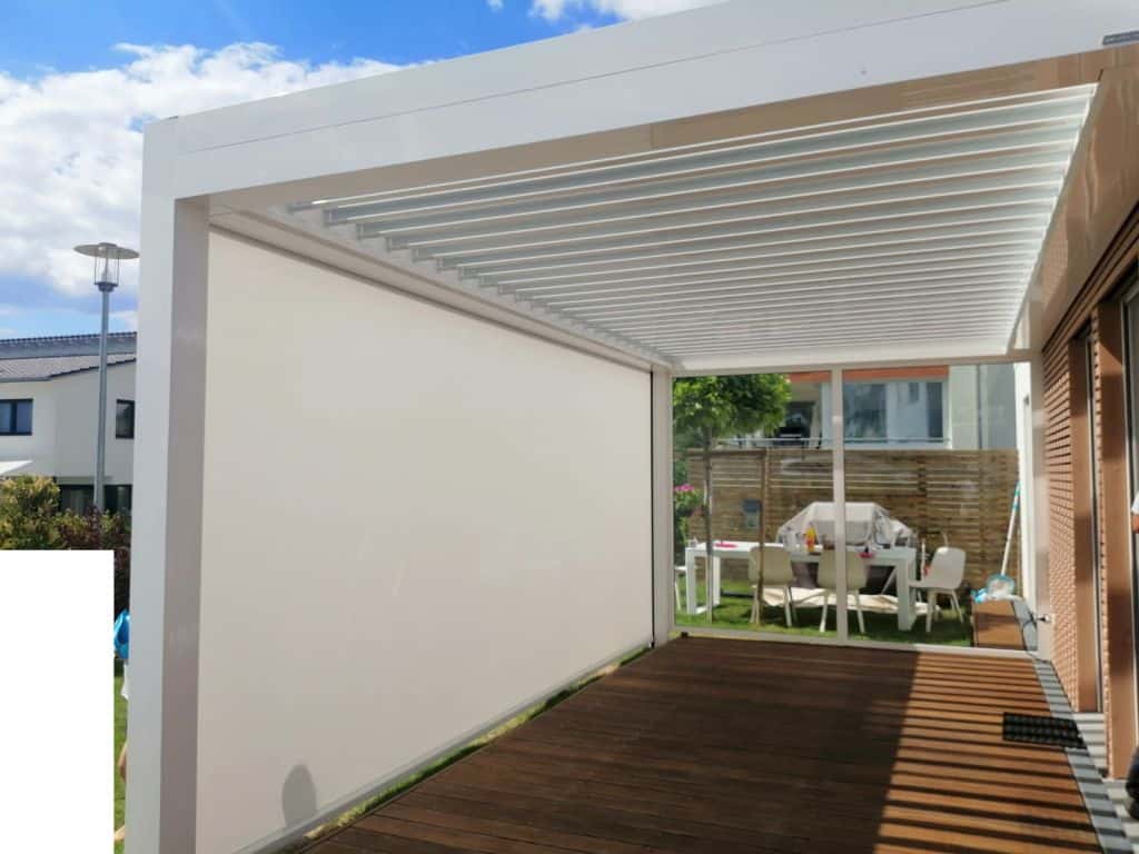 Senkrechtbeschattung am Lamellendach Innenansicht