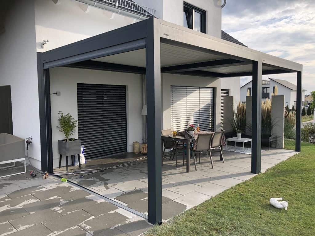 Montage der Senkrechtmarkise