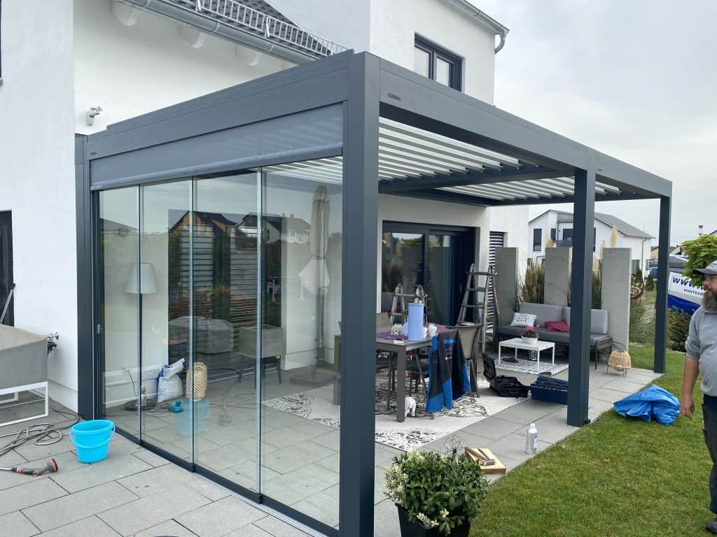 Montage der Senkrechtmarkise