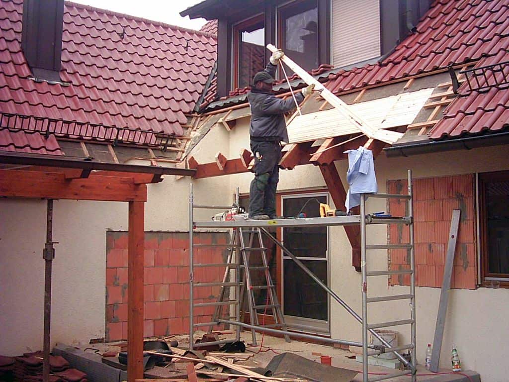 Demontage vom Dachüberstand