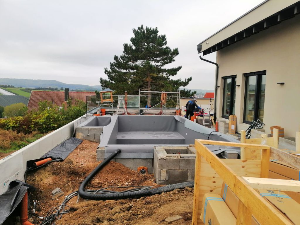 Montagebeginn am Lamellendach