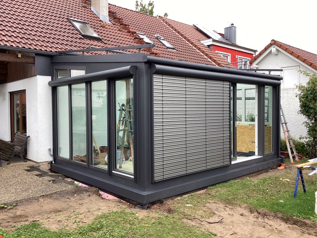 Beschattungen werden montiert