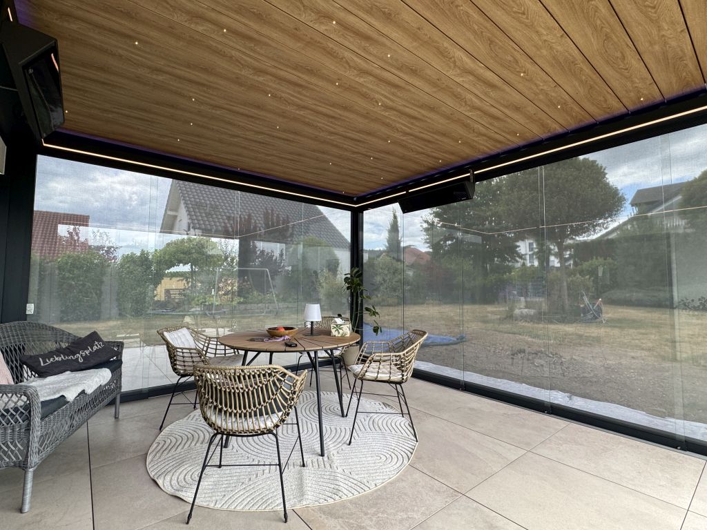 Lamellendach Zaberfeld mit Holzdekorlamelle