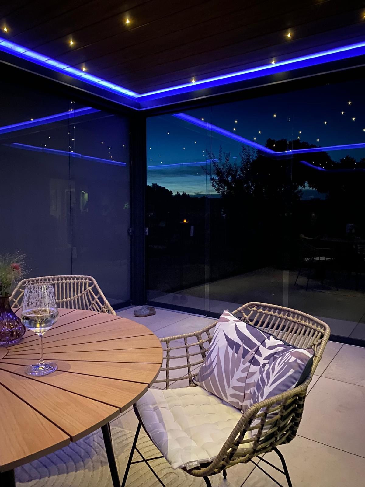 Lamellendach mit Holzdekorlamellen